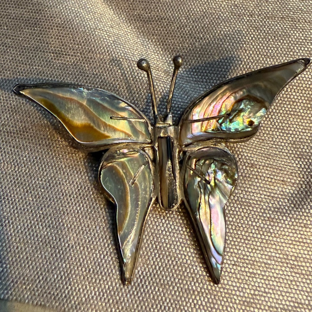 This is a vintage Mexican sterling silver butterfly brooch. - Picture 1 of 4